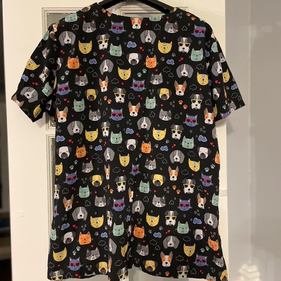 White Cross “Cool Cats and Dogs” Scrub top - Picture 1 of 3